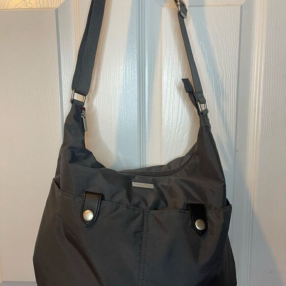 Baggallini gray Nylon shoulder bag with silver tone hardwares adjustable strap. - Picture 3 of 13